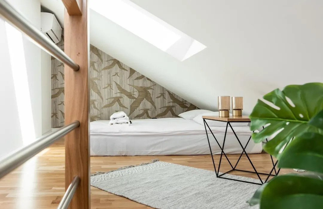 Riverside Premium Class Apartment - By Upstairs-1