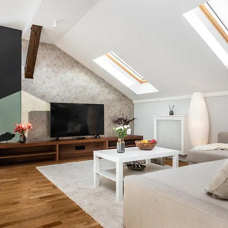 Riverside Premium Class Apartment - By Upstairs-3